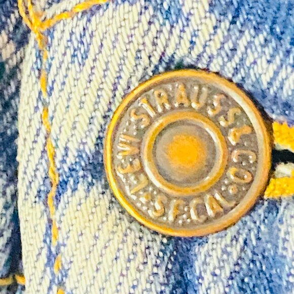 Vintage Levi’s 517 Cutoff Shorts — Western Edge, Urban Cool (W32 x L30) - Picture 8 of 13